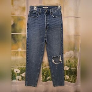 PacSun High-Rise Button Fly Mom Jeans Size 26 (26x26) | Distressed Knee / Cotton
